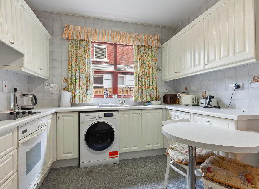 Flat 2 Marlborough Lodge, 78A Marlborough Park North, Belfast, BT9 6HJ