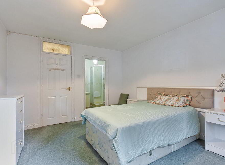 Flat 2 Marlborough Lodge, 78A Marlborough Park North, Belfast, BT9 6HJ