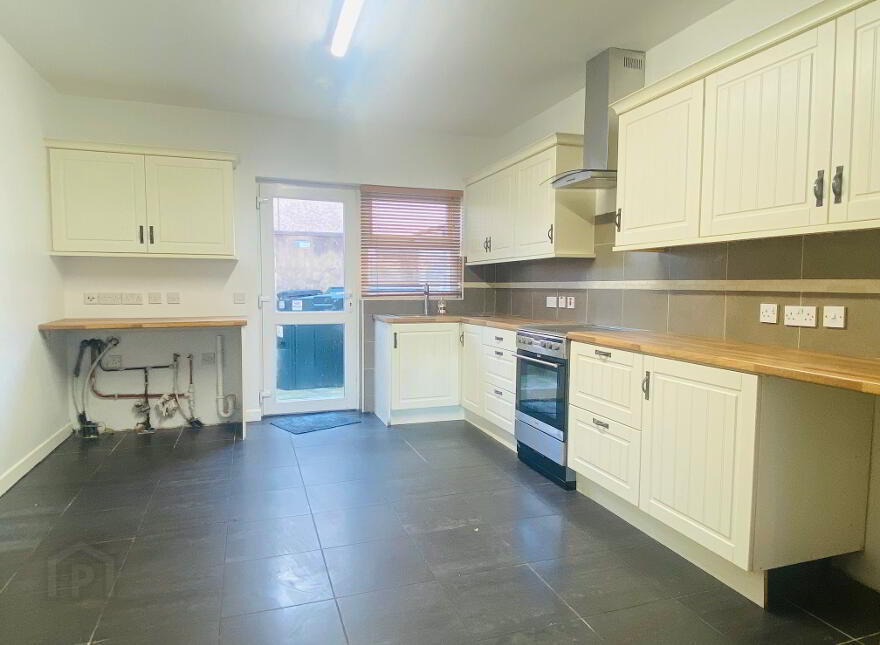 12 Holm Terrace, Dromore, BT25 1HN