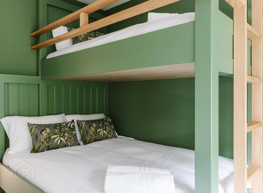 Apt 1, 7 Pier West, Kerr Street, Portrush, BT56 8DG