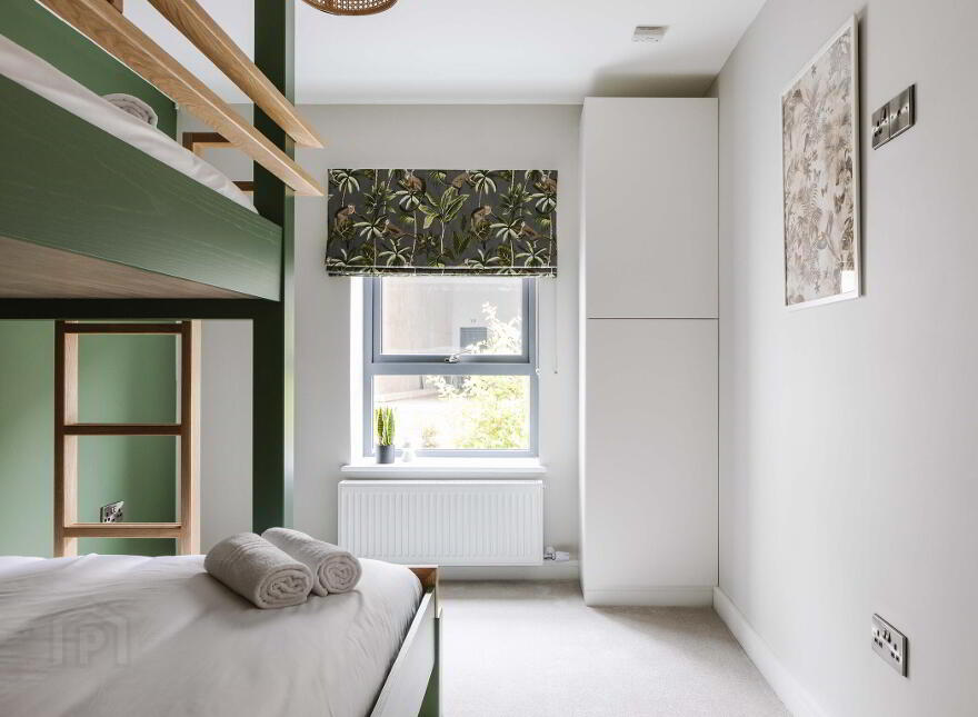 Apt 1, 7 Pier West, Kerr Street, Portrush, BT56 8DG