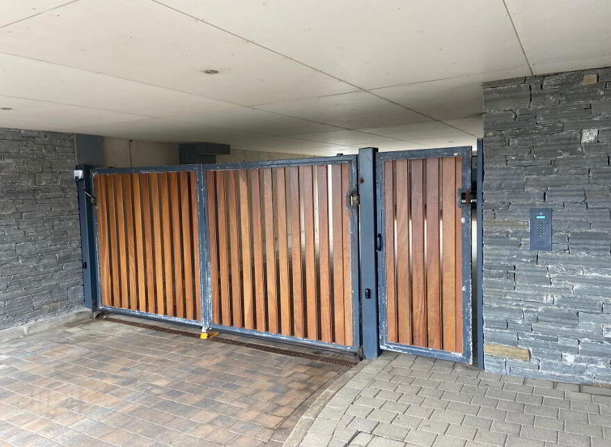 Apt 1, 7 Pier West, Kerr Street, Portrush, BT56 8DG