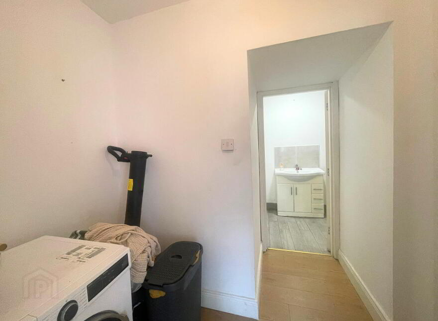 Ballinagare, Castlerea, F45RX00