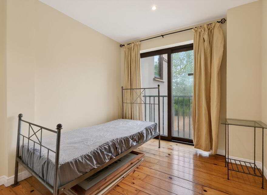 4 St Johns Wharf, Belfast, BT1 3LT