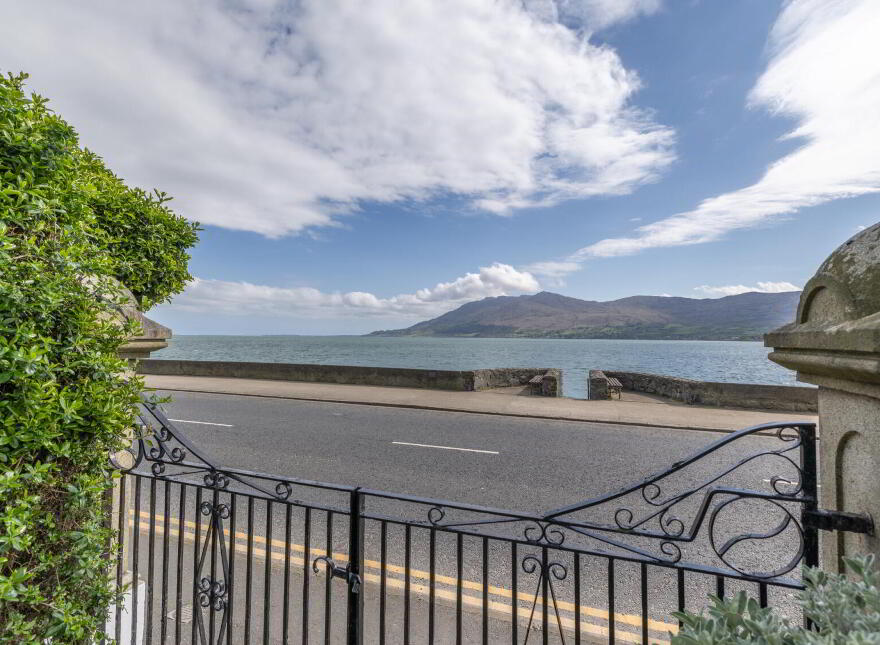 37 Seaview, Warrenpoint, Newry, BT34 3NJ