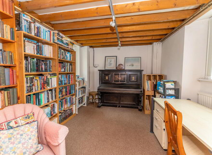 37 Seaview, Warrenpoint, Newry, BT34 3NJ