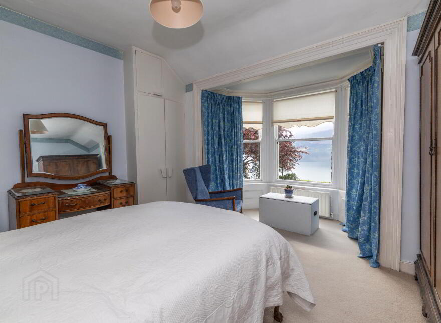 37 Seaview, Warrenpoint, Newry, BT34 3NJ
