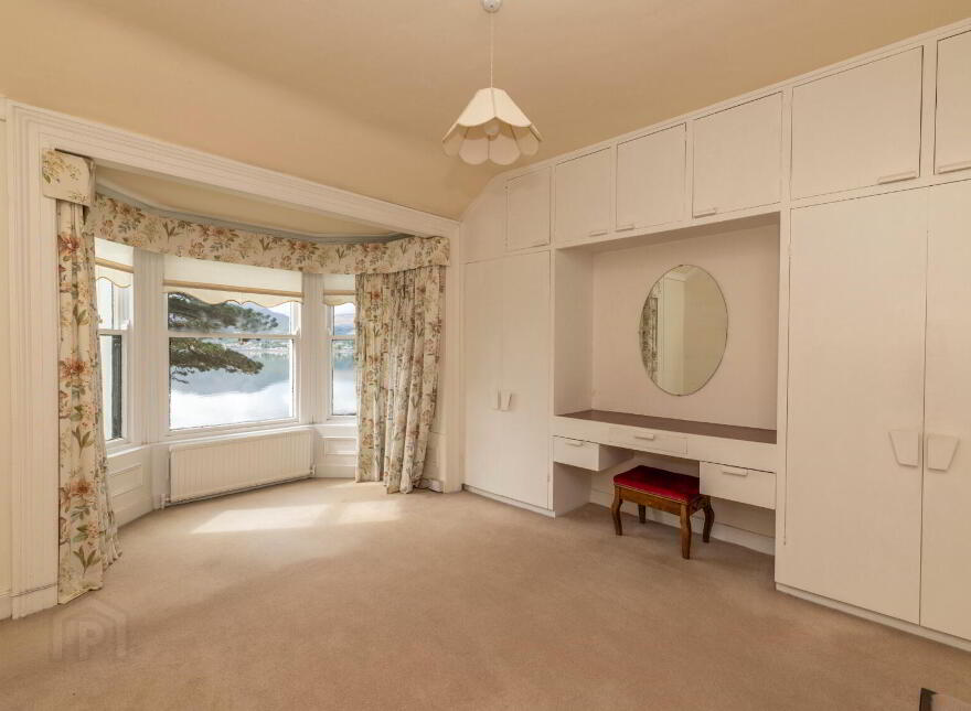 37 Seaview, Warrenpoint, Newry, BT34 3NJ