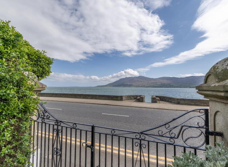 37 Seaview, Warrenpoint, Newry, BT34 3NJ