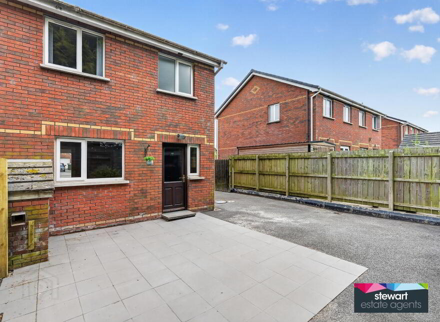 12 Arindale, Maghaberry, Lisburn, BT67 0SY