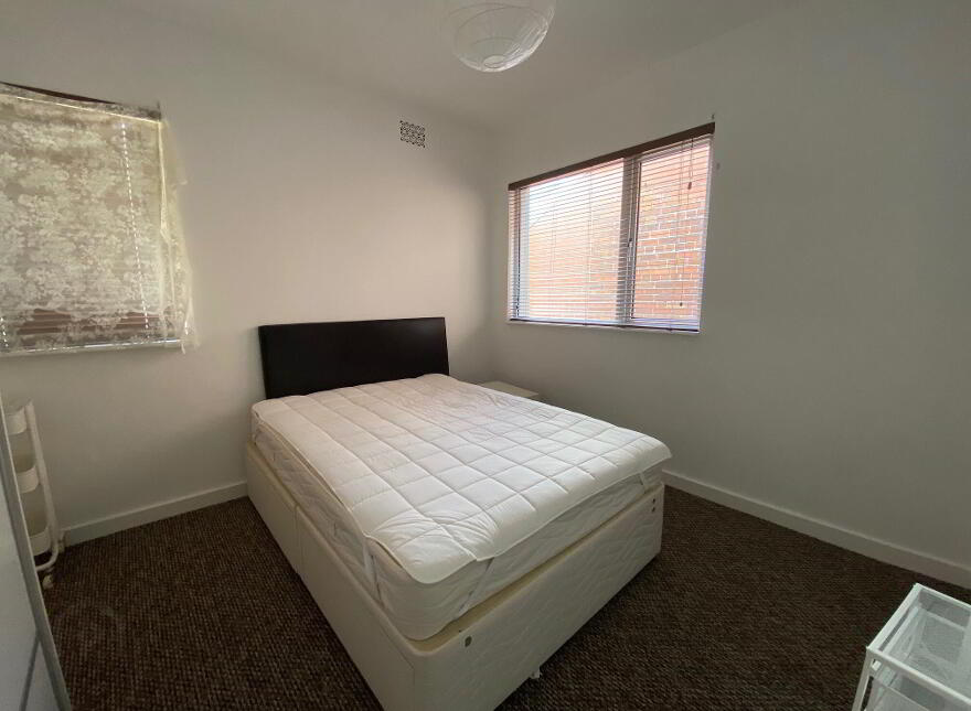45 Ulsterville Avenue, Lisburn Road, Belfast, BT9 7AT