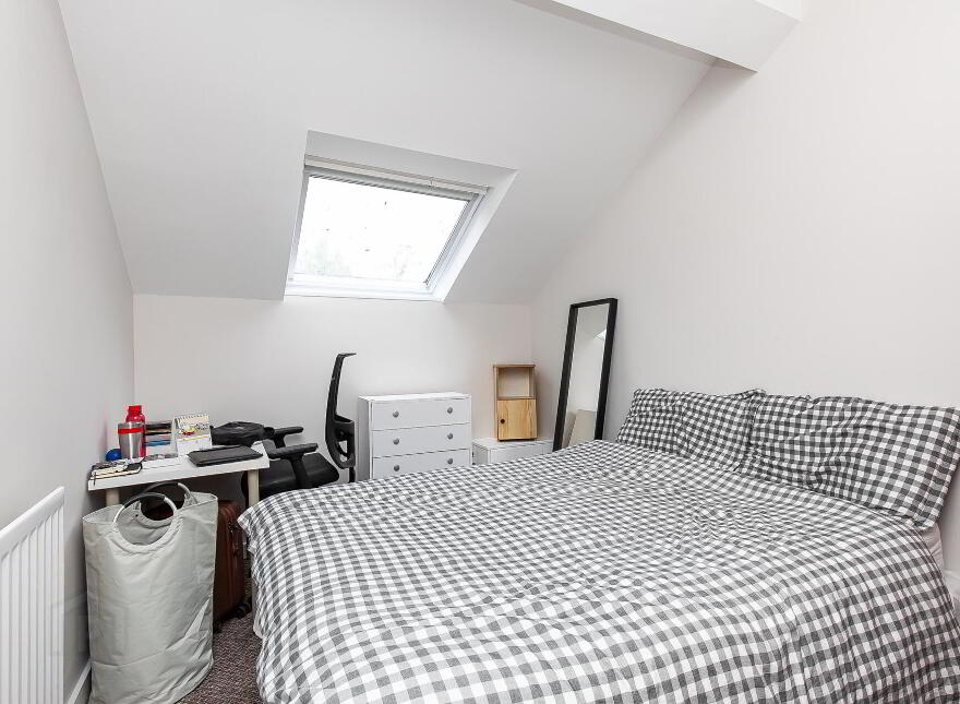 45 Ulsterville Avenue, Lisburn Road, Belfast, BT9 7AT