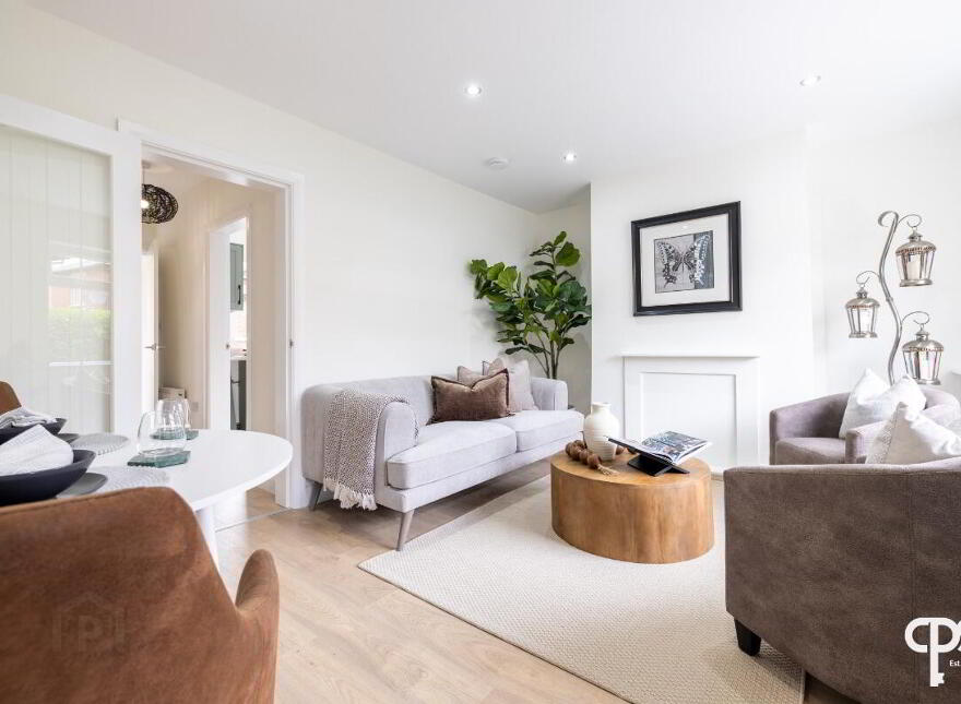 24 Whitehall Gardens, Belfast, BT7 3GW