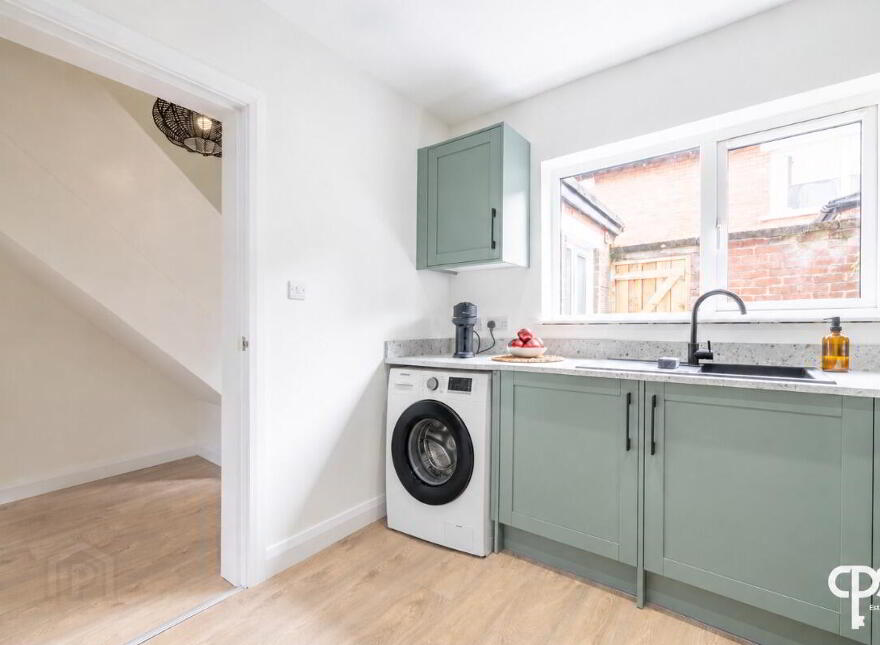 24 Whitehall Gardens, Belfast, BT7 3GW