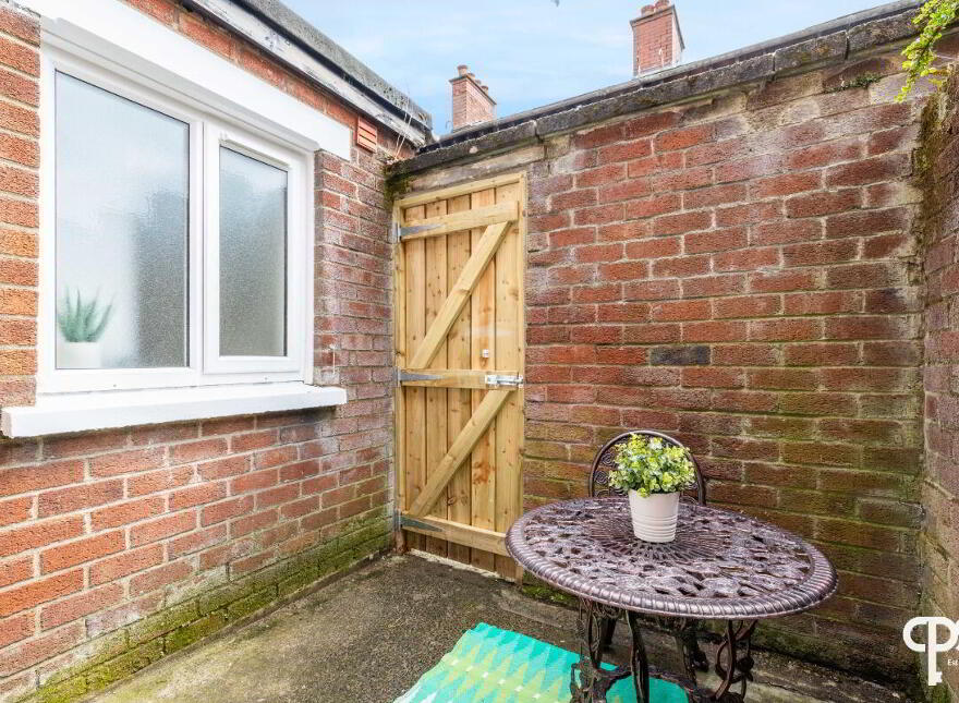 24 Whitehall Gardens, Belfast, BT7 3GW