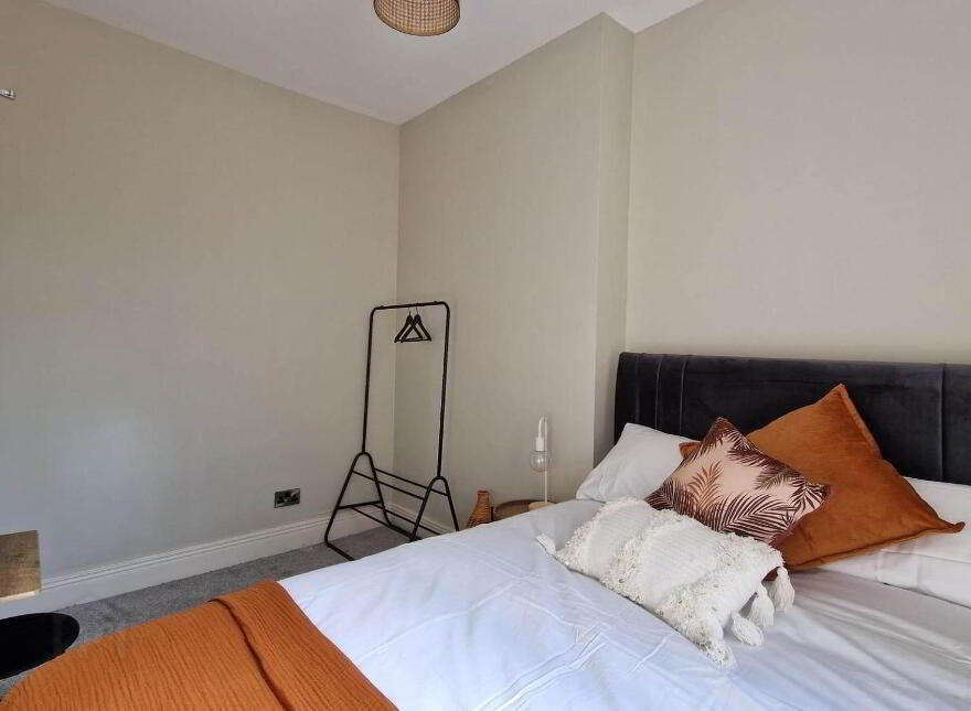 Room 1, 33 Clifton Drive, Belfast, BT14 6LG