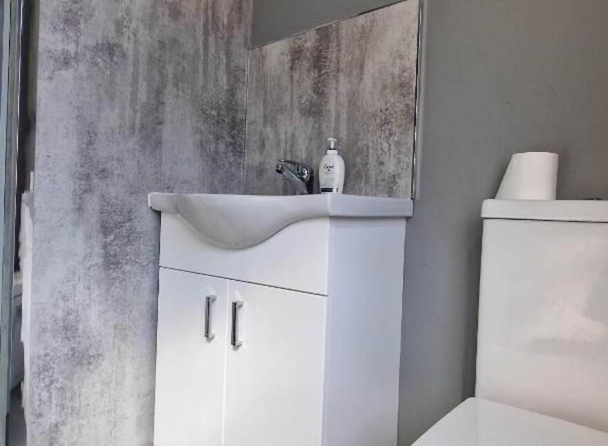 Room 1, 33 Clifton Drive, Belfast, BT14 6LG