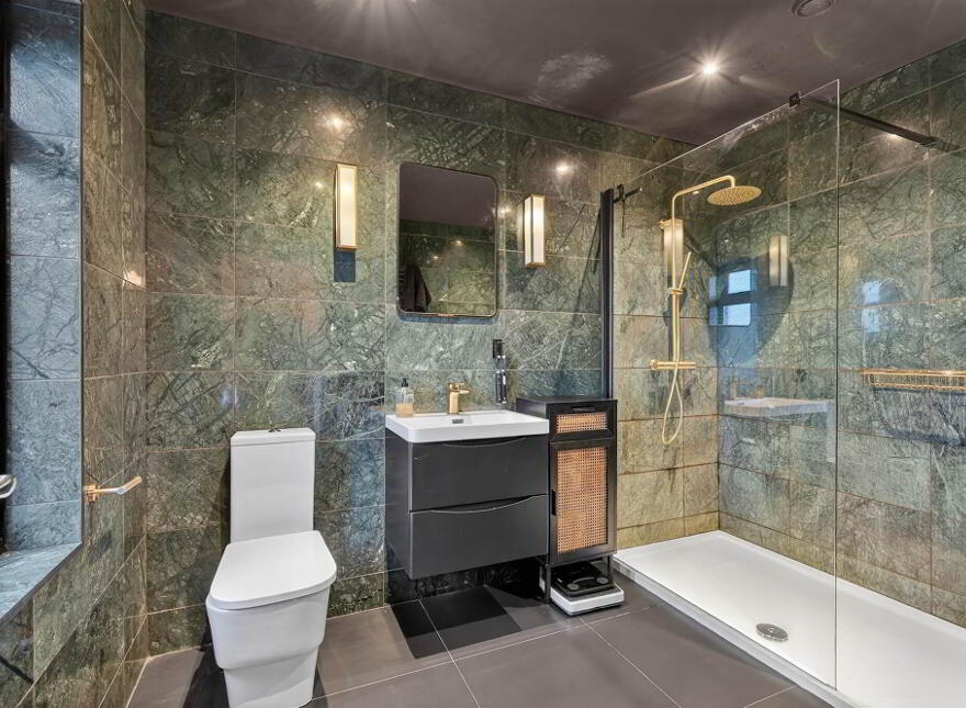 9 Hillside Drive, Stranmillis, Belfast, BT9 5EJ