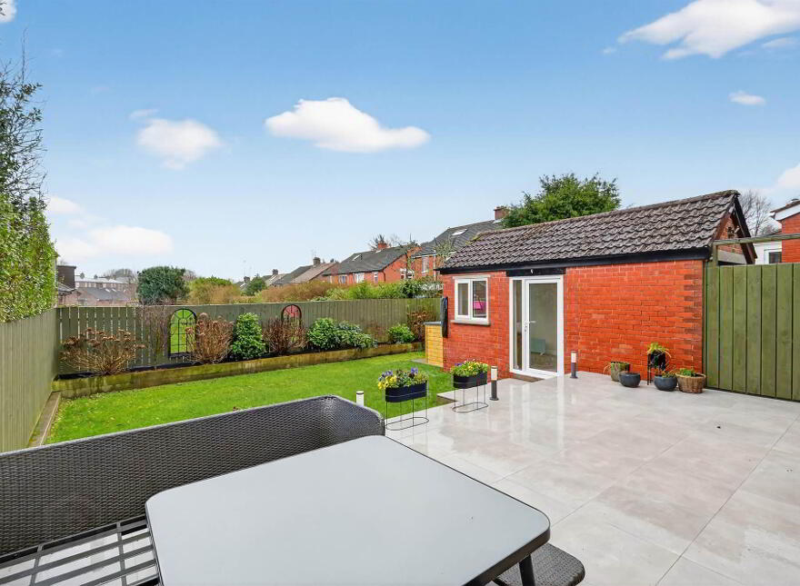 9 Hillside Drive, Stranmillis, Belfast, BT9 5EJ