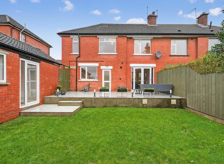 9 Hillside Drive, Stranmillis, Belfast, BT9 5EJ