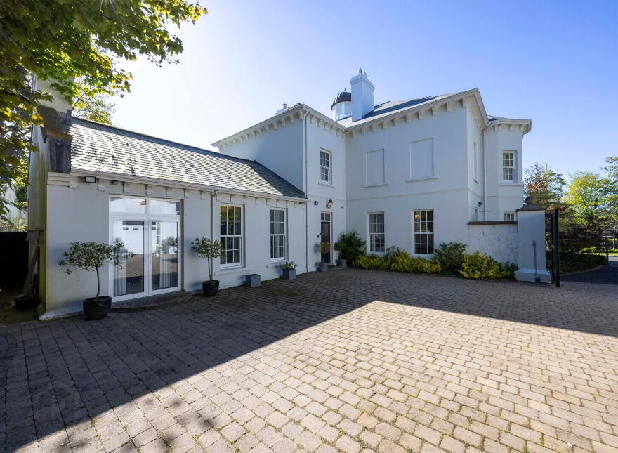 25 Cultra Avenue, Cultra, Holywood, BT18 0AZ