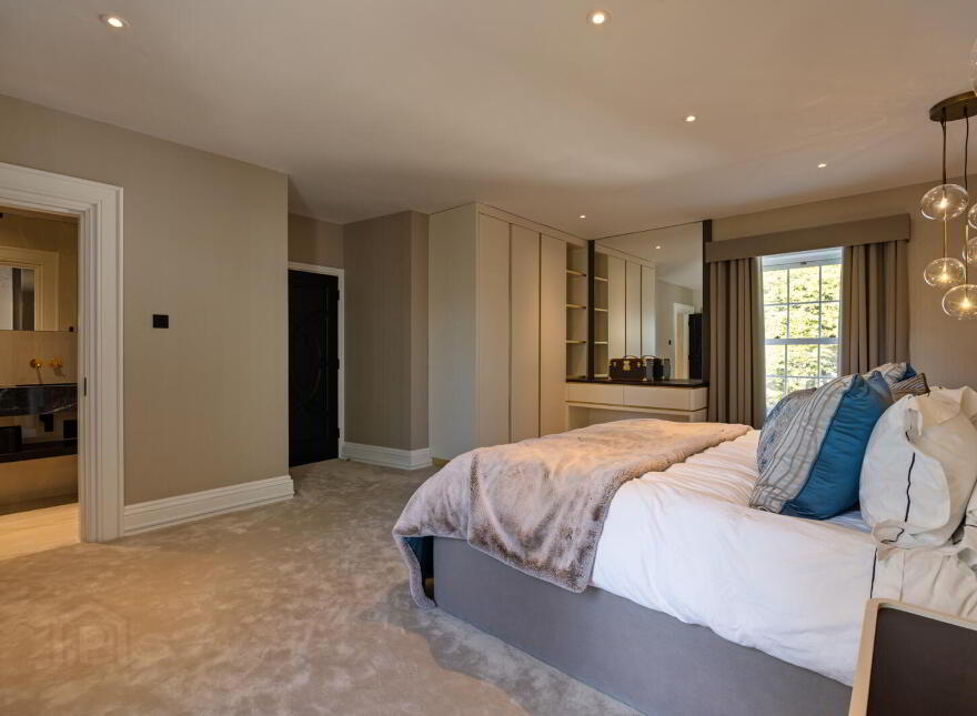 25 Cultra Avenue, Cultra, Holywood, BT18 0AZ
