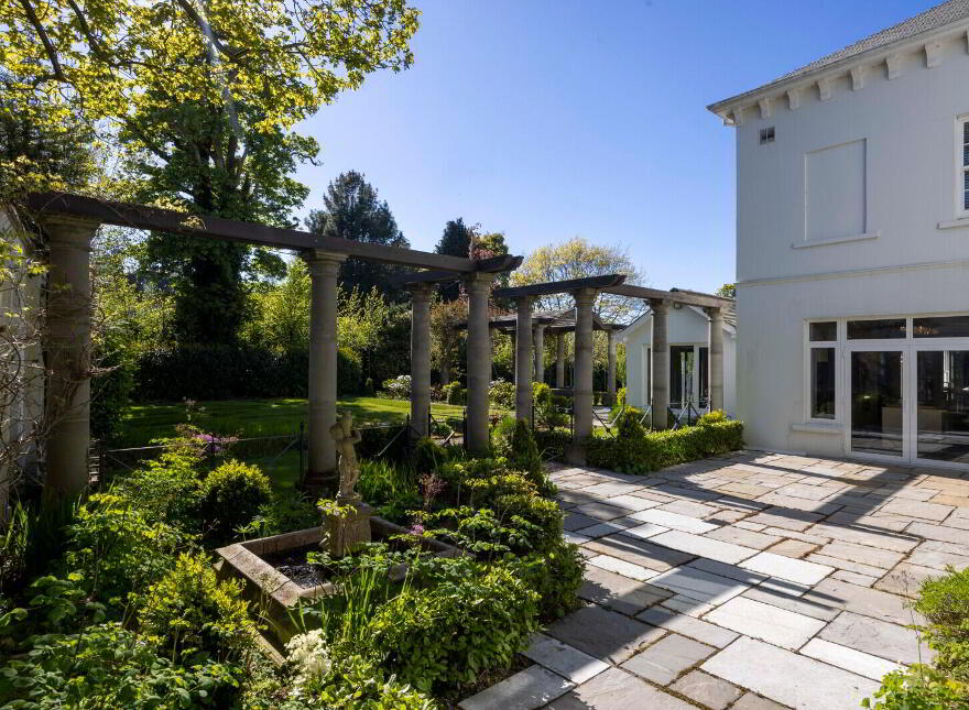 25 Cultra Avenue, Cultra, Holywood, BT18 0AZ