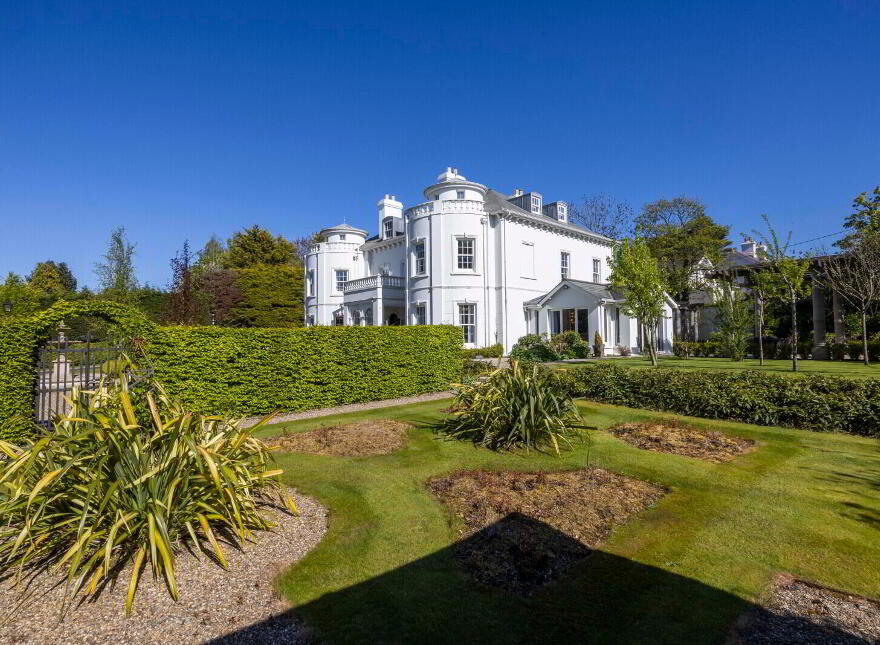 25 Cultra Avenue, Cultra, Holywood, BT18 0AZ