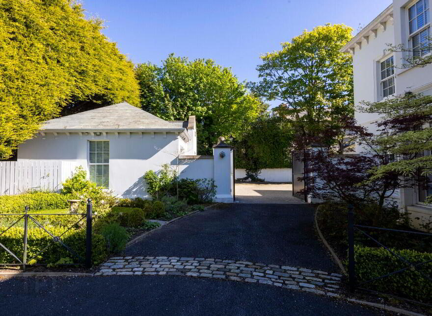25 Cultra Avenue, Cultra, Holywood, BT18 0AZ