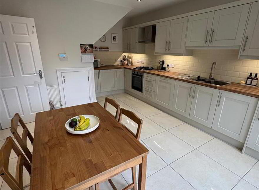 15 Meadow Crescent, Off Magheralave Road, Lisburn, BT28 3RN