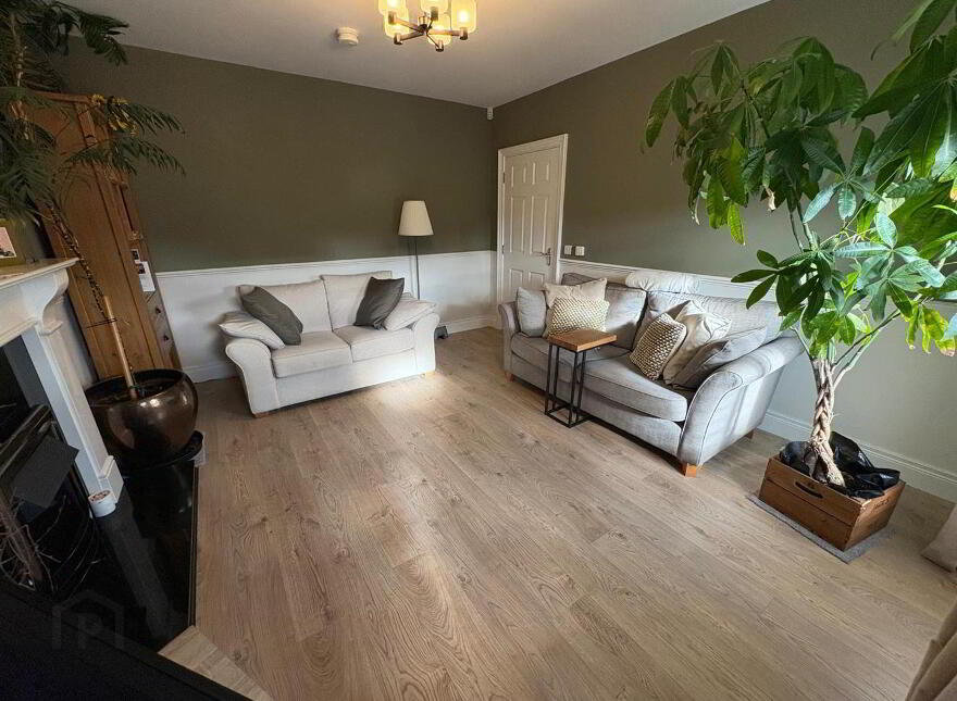 15 Meadow Crescent, Off Magheralave Road, Lisburn, BT28 3RN