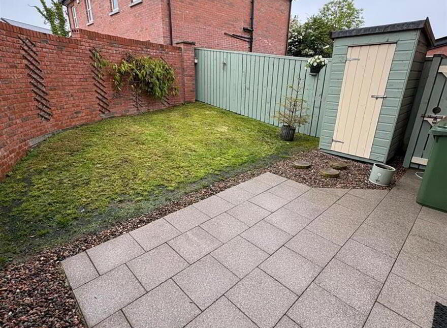 15 Meadow Crescent, Off Magheralave Road, Lisburn, BT28 3RN