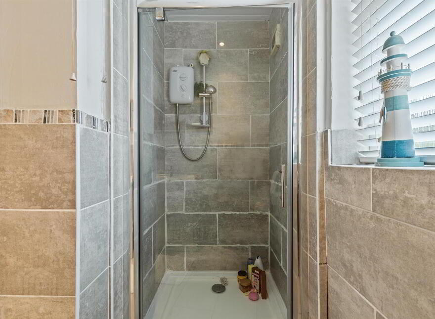 14 Teeling Grove, Dunmurry, Belfast, BT17 0XL
