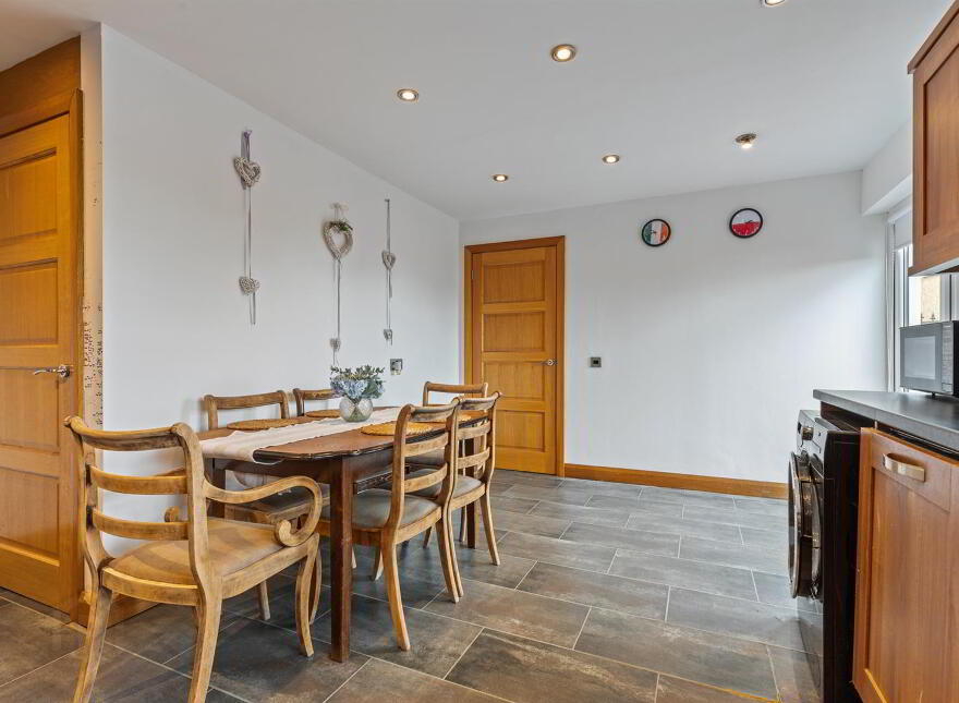 14 Teeling Grove, Dunmurry, Belfast, BT17 0XL