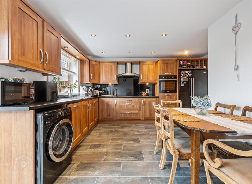 14 Teeling Grove, Dunmurry, Belfast, BT17 0XL