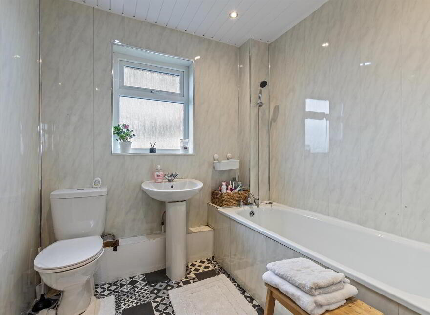 14 Teeling Grove, Dunmurry, Belfast, BT17 0XL