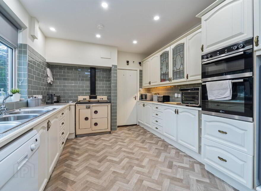 142 Upper Malone Road, Belfast, BT9 5PE