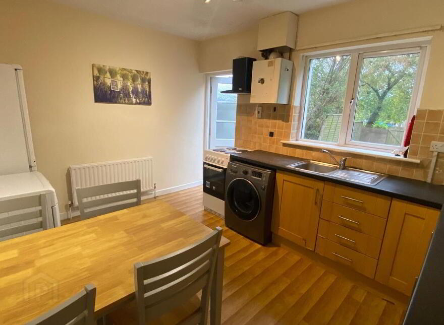 34 Westlawn, Wilton, T12YHK0
