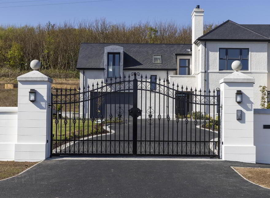 Lisnarede House, 170c Warren Road, Donaghadee, BT21 0PJ