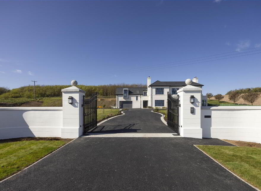 Lisnarede House, 170c Warren Road, Donaghadee, BT21 0PJ