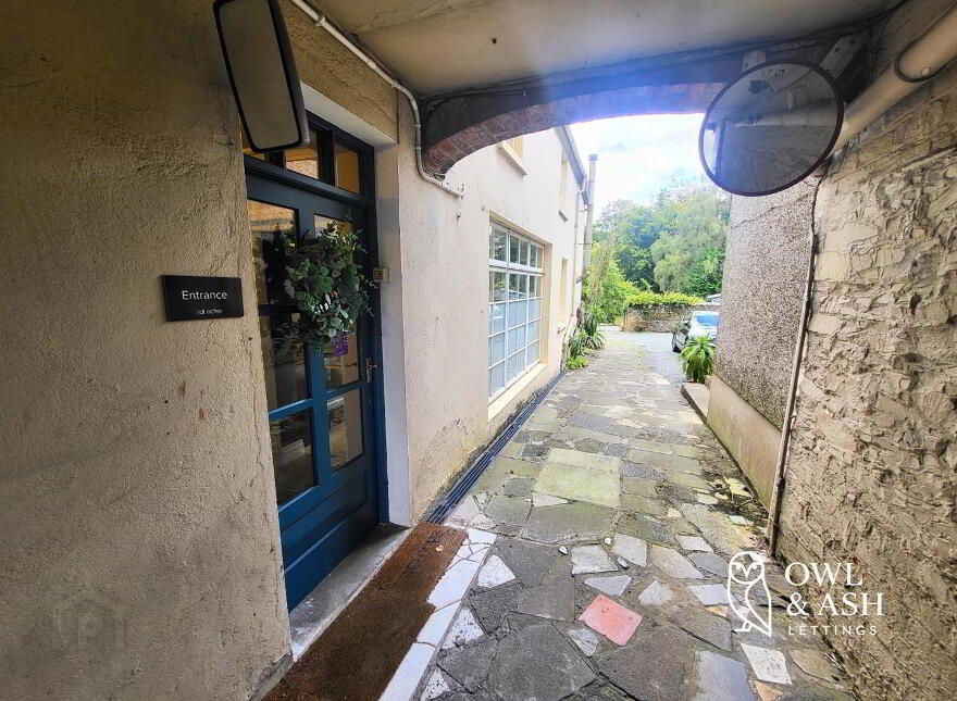 32B Main Street, Royal Hillsborough, BT26 6AE