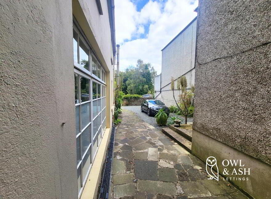 32B Main Street, Royal Hillsborough, BT26 6AE