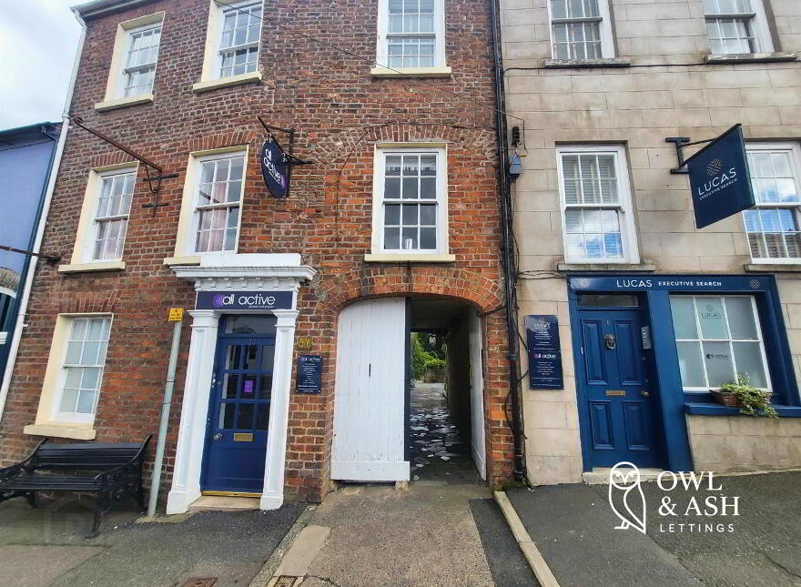 1a The Square, Royal Hillsborough, BT26 6AG