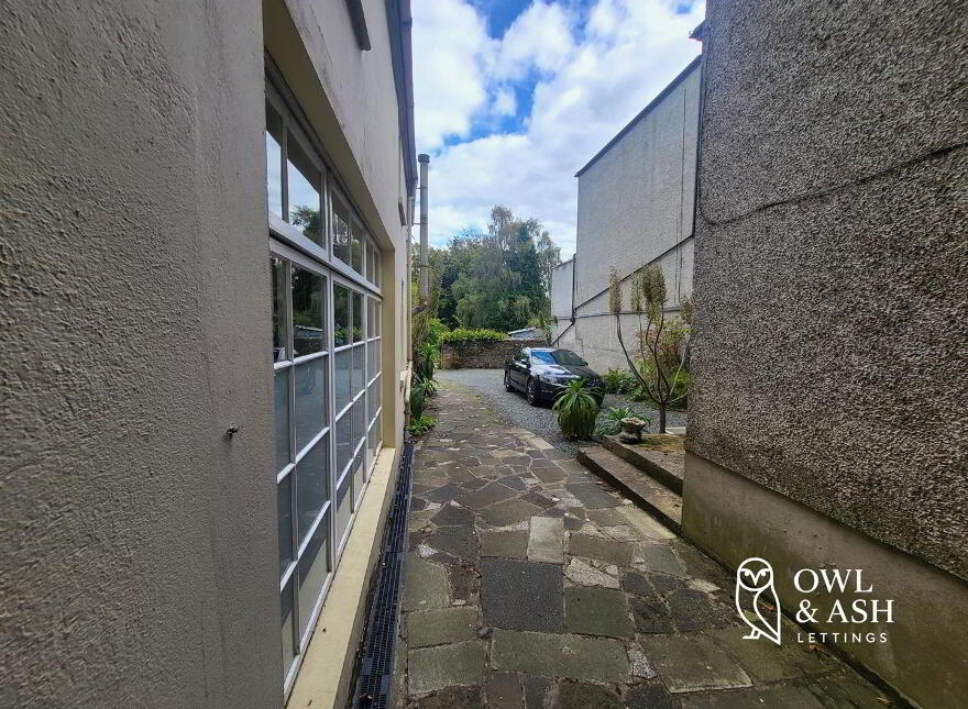1a The Square, Royal Hillsborough, BT26 6AG
