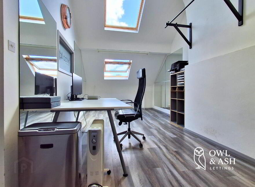 1a The Square, Royal Hillsborough, BT26 6AG