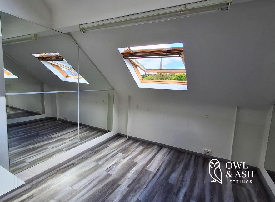 1a The Square, Royal Hillsborough, BT26 6AG