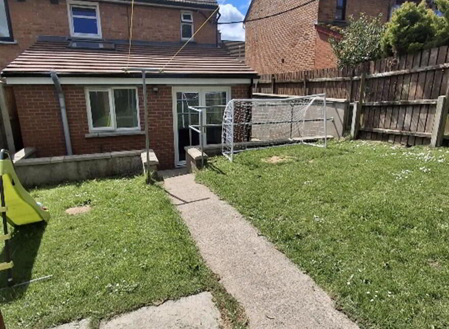11 Beattie Park Central, Dunmurry, Belfast, BT17 9BE