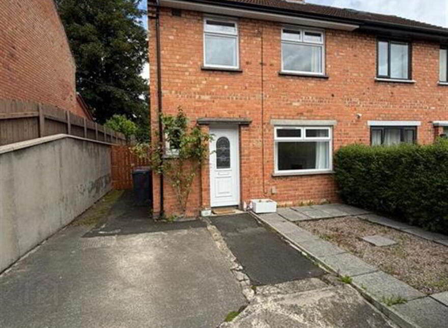 11 Beattie Park Central, Dunmurry, Belfast, BT17 9BE