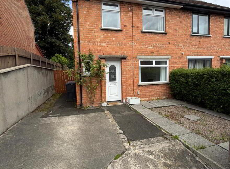 11 Beattie Park Central, Dunmurry, Belfast, BT17 9BE