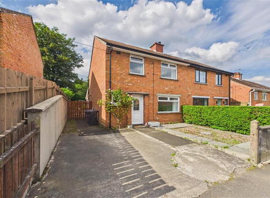 11 Beattie Park Central, Dunmurry, Belfast, BT17 9BE